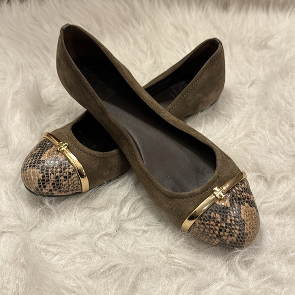 Tory Burch Pacey Olive Green driver flat shoe pre-owned size 9. - Picture 6 of 6